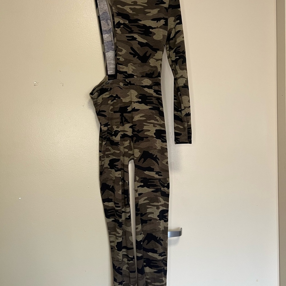SHEIN Green Camouflage Long Sleeve Jumpsuit